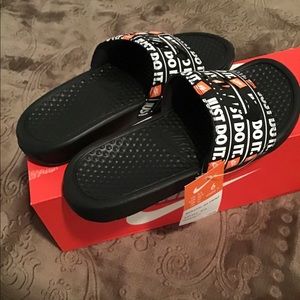 NIKE women’s sandals